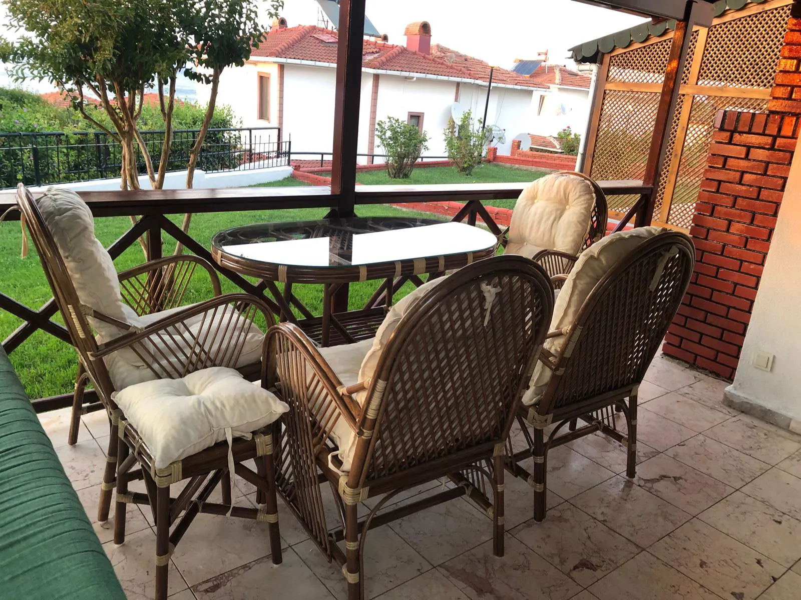 Kocaeli Monica bambu sandalye ceviz rengi, cam balkon teras