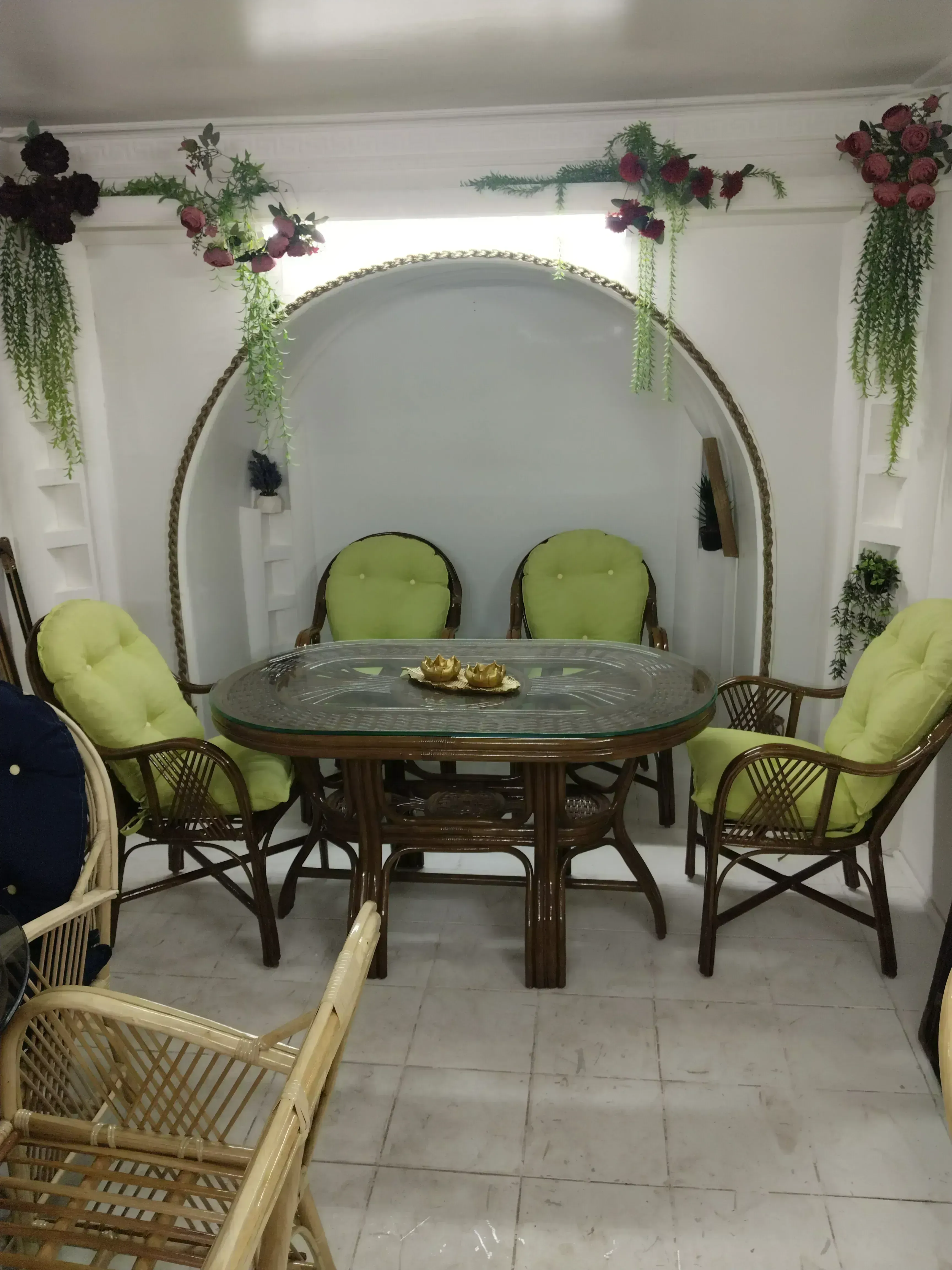Kocaeli endonezya'dan ithal masa ,4 adet kestane sandalye 4 Kişilik 